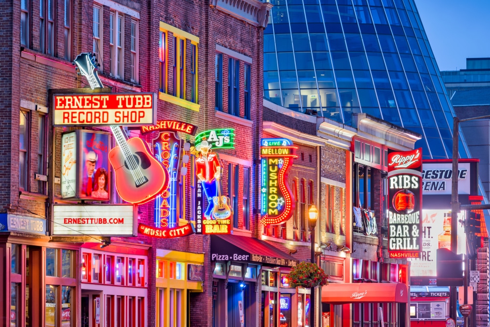 Plan Your Perfect Vacation To Nashville’s Broadway Street Journey Jones