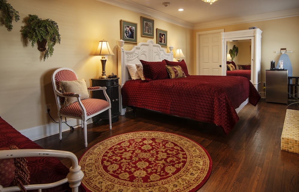 Plan Your Itinerary for Music Row in Nashville and stay at our romantic Nashville Bed and Breakfast