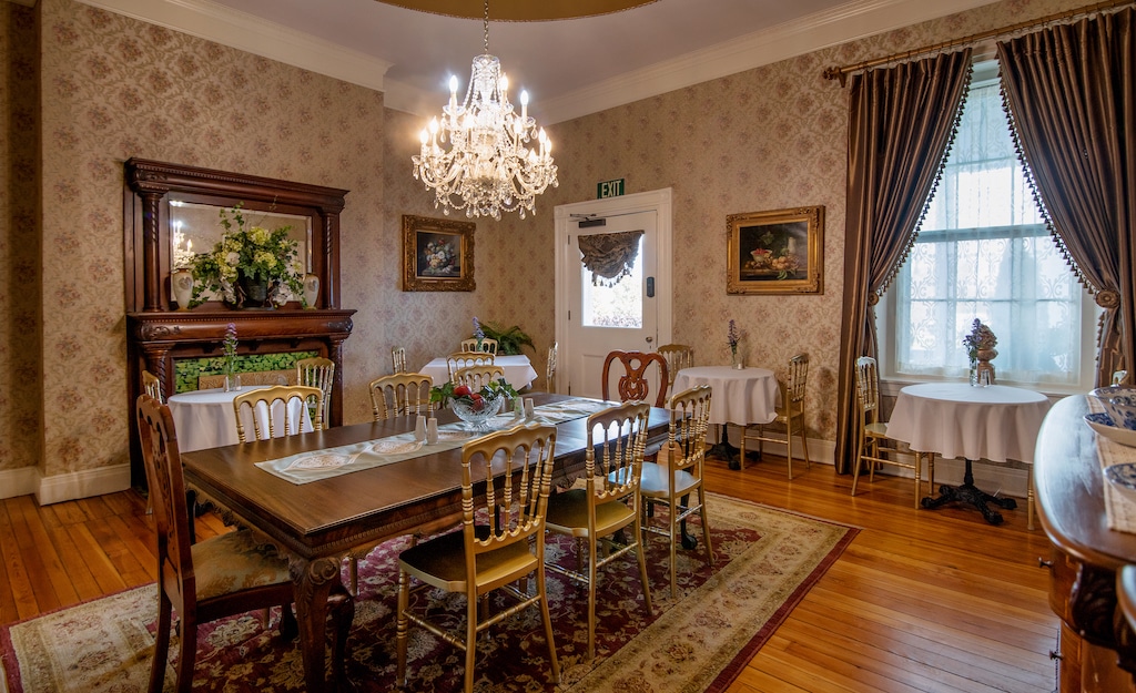 The dining room at our Boutique Hotel in Nashville ideal for morning meetings over breakfast