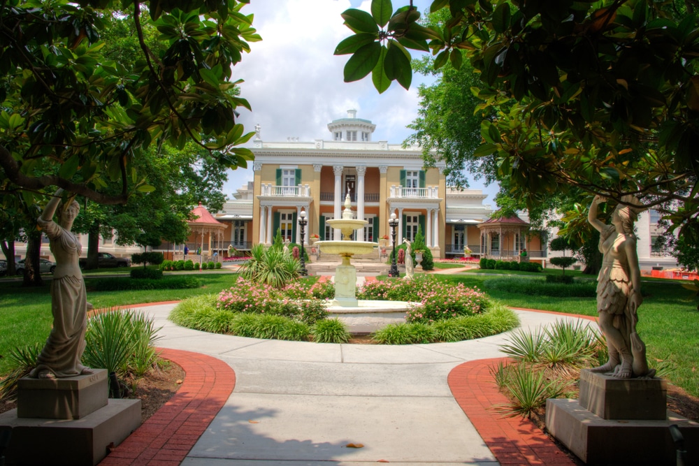 Explore the Past at Belmont Mansion & These Plantation Tours in Nashville