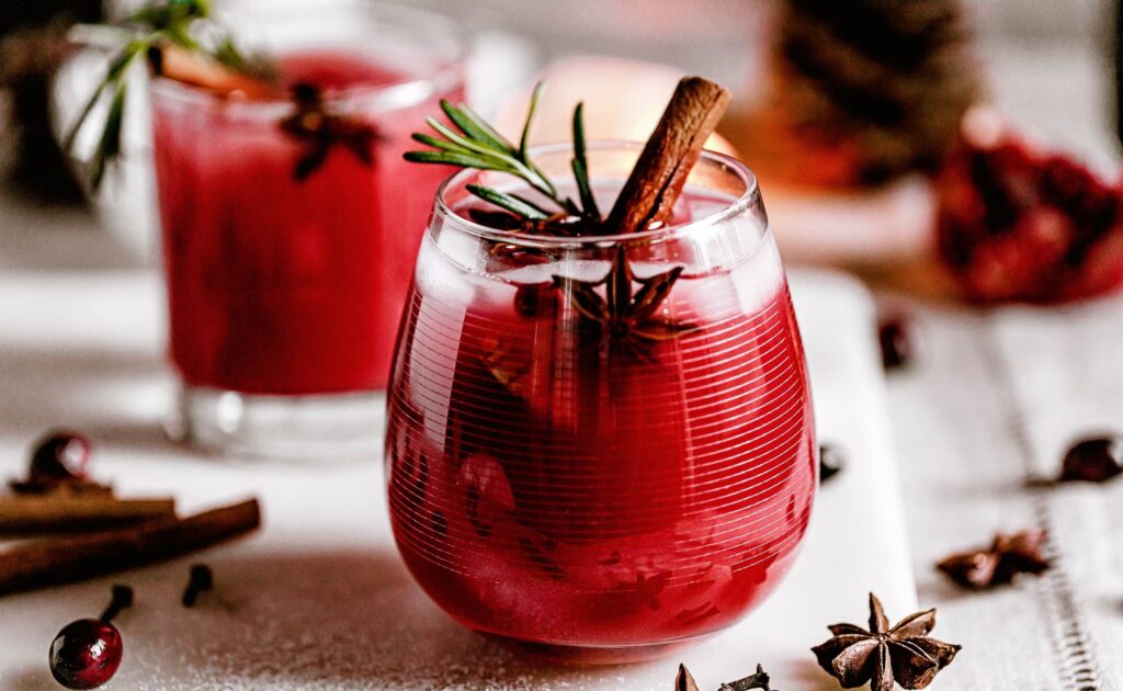 Christmas-Cranberry-Bourbon-Cocktail-recipe-2-e1727464441363.jpg